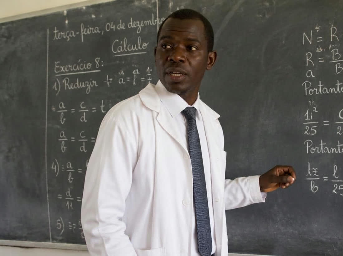 Professor a leccionar